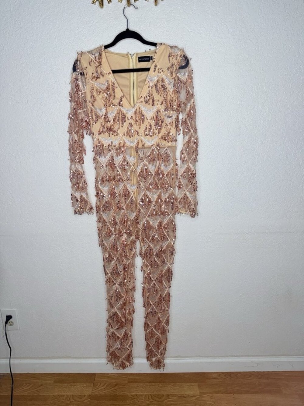 Pretty Little Thing Sequin Jumpsuit Champagne Mesh V-Neck Size 6 New Years M - Picture 1 of 14